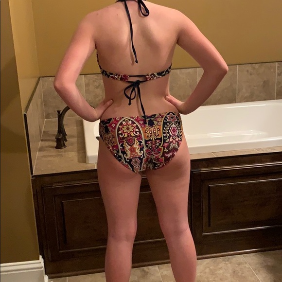 Bikini - Picture 3 of 3